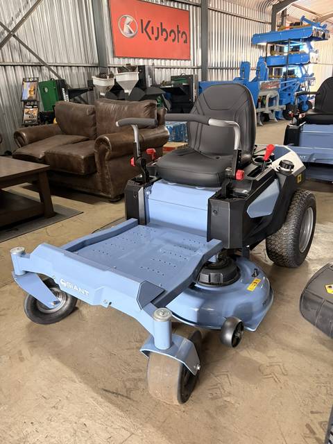 Giant Zero Turn Mower, three-quarter view (frame 2)