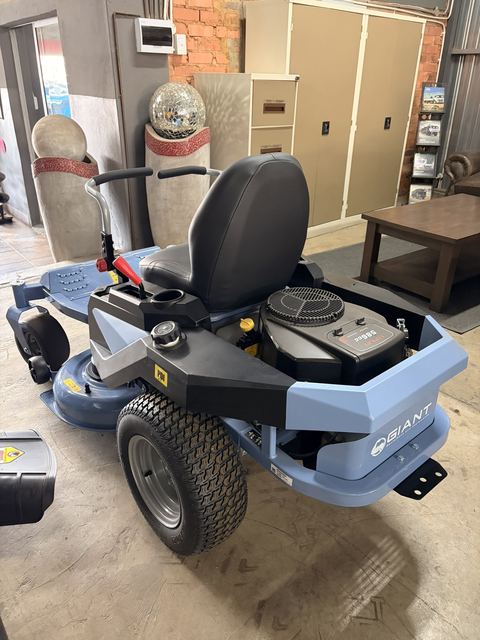Giant Zero Turn Mower, three-quarter view (frame 4)