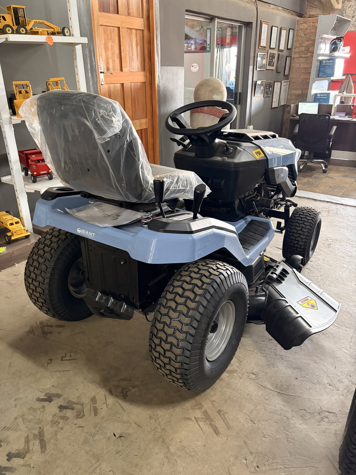 Giant Ride-On Mower, three-quarter view (frame 3)