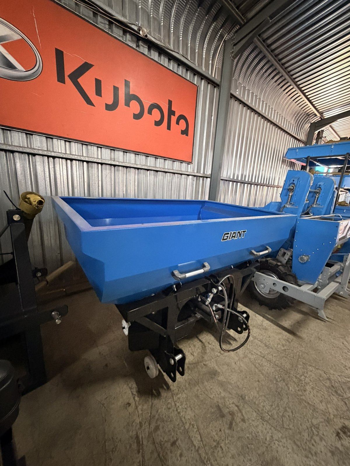 Fertiliser Spreaders, three-quarter view