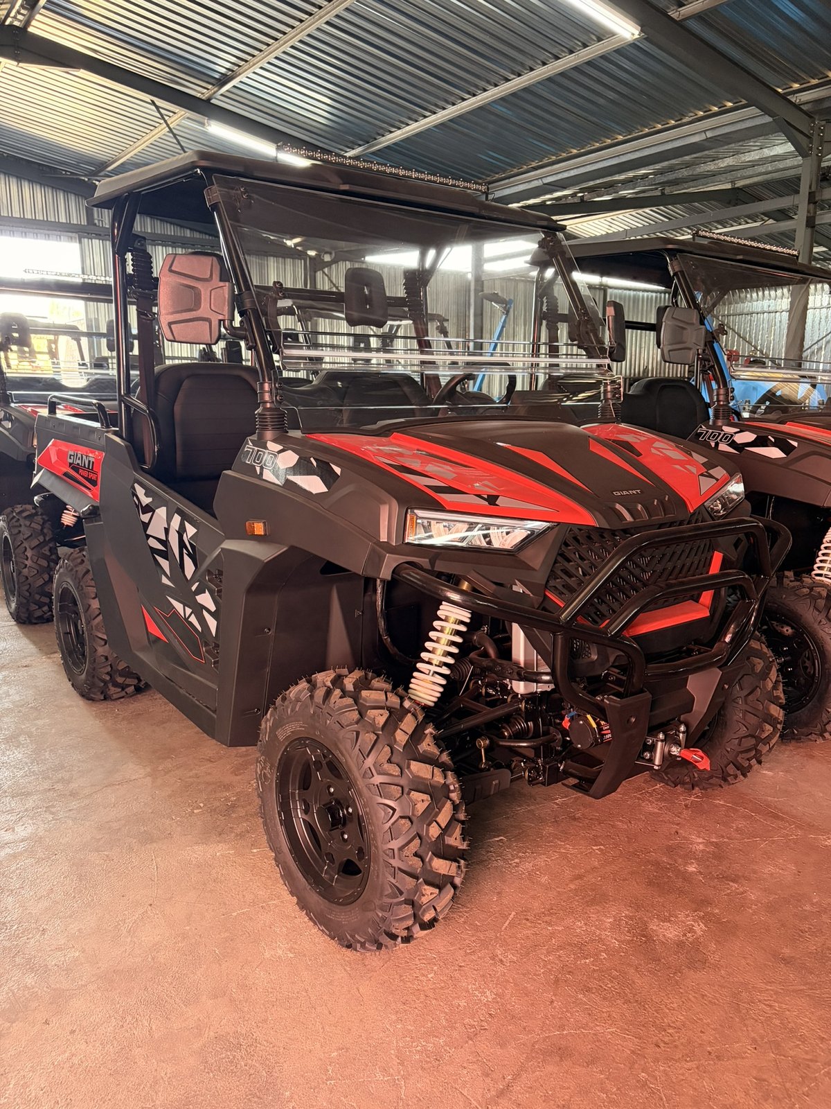 Giant 700 UTV Side-by-Side, side view