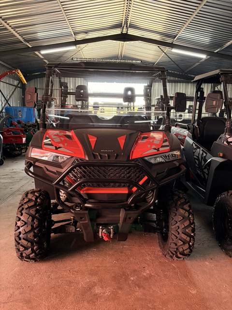 Giant 700 UTV Side-by-Side, front three-quarter view
