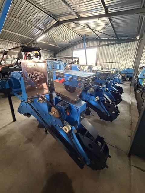 No-Till Planters, three-quarter view