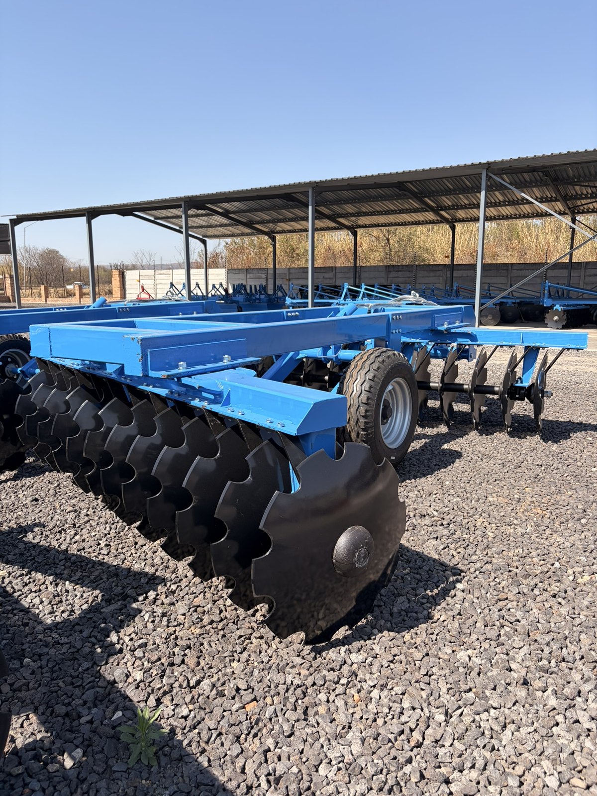 Hydraulic Disc Harrows, side view