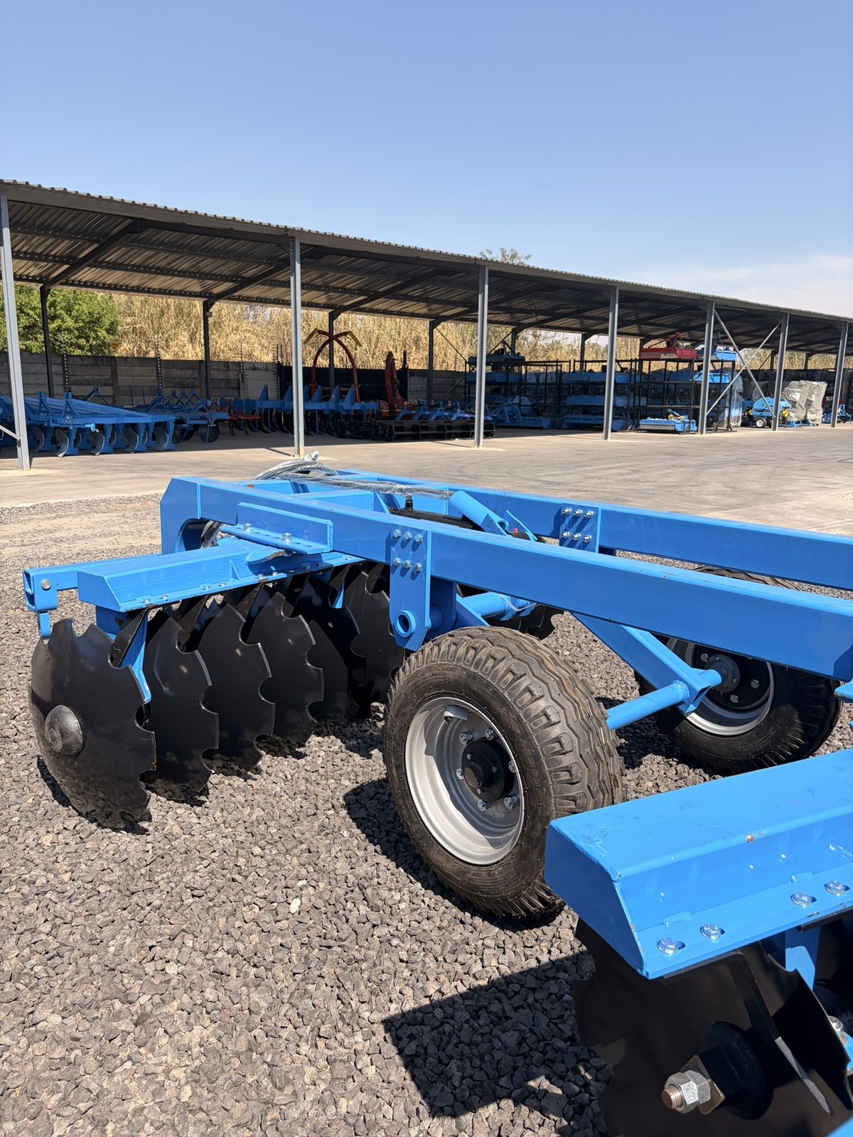 Hydraulic Disc Harrows, side view (frame 6)