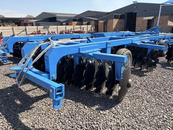 Hydraulic Disc Harrows, photographed on the supplier's floor (frame 9)