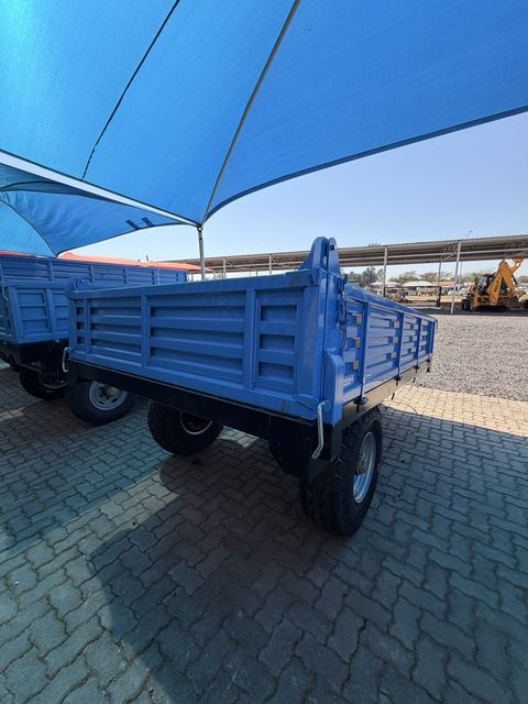 Tipper Trailers, side view (frame 8)