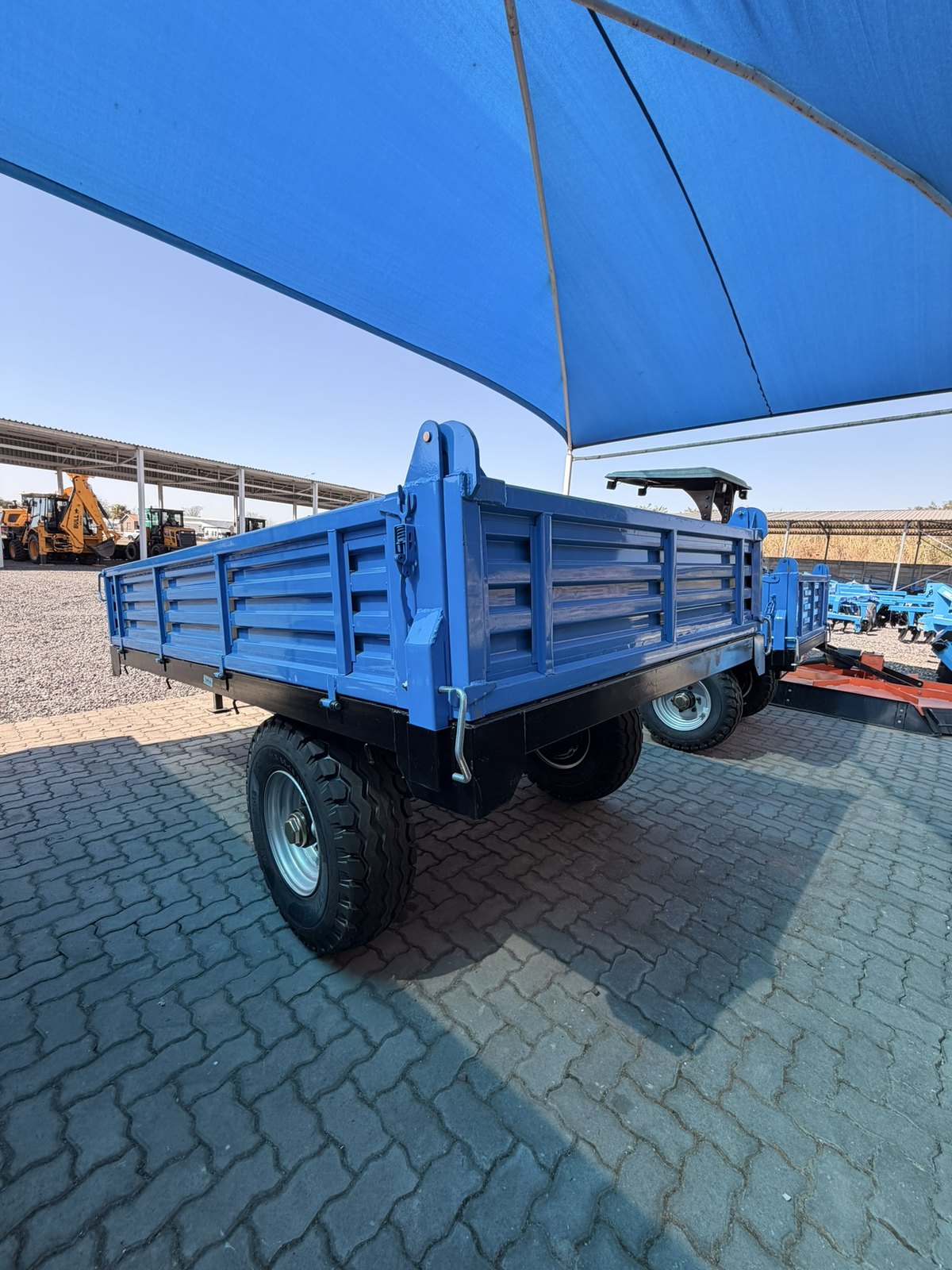 Tipper Trailers, side view (frame 9)