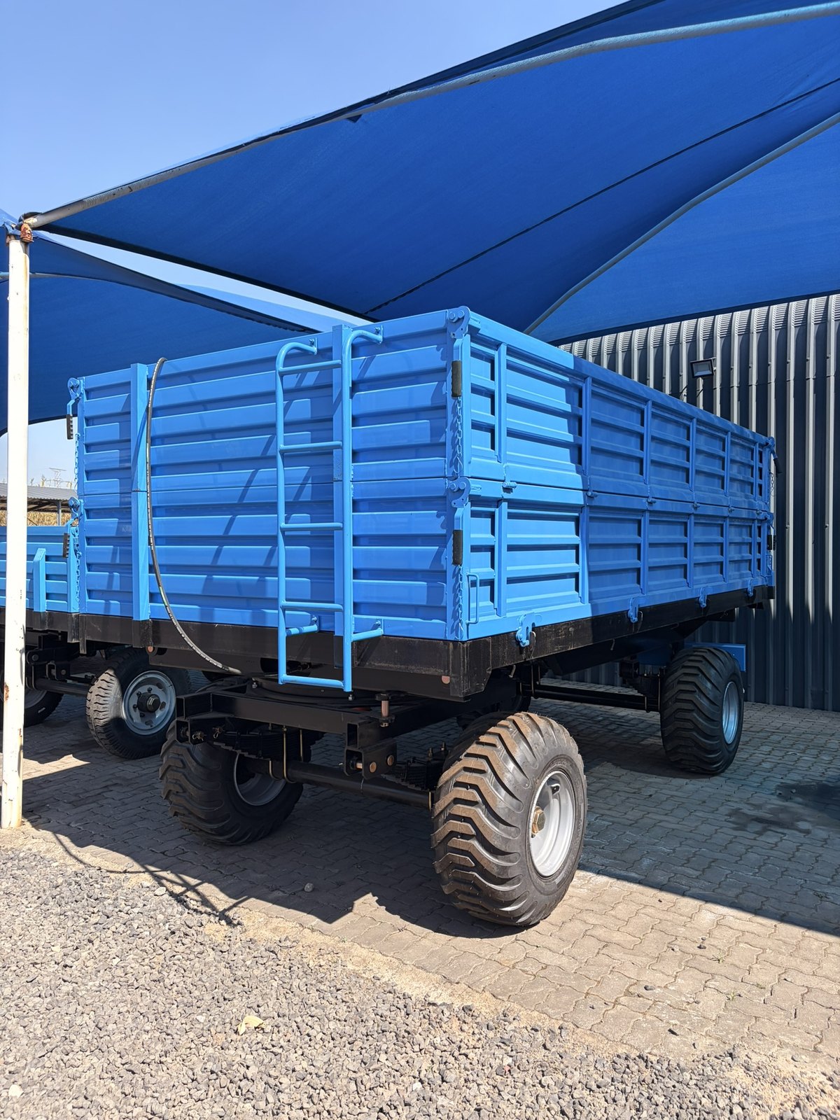 10 Ton Dropside Trailer, opposite front three-quarter view