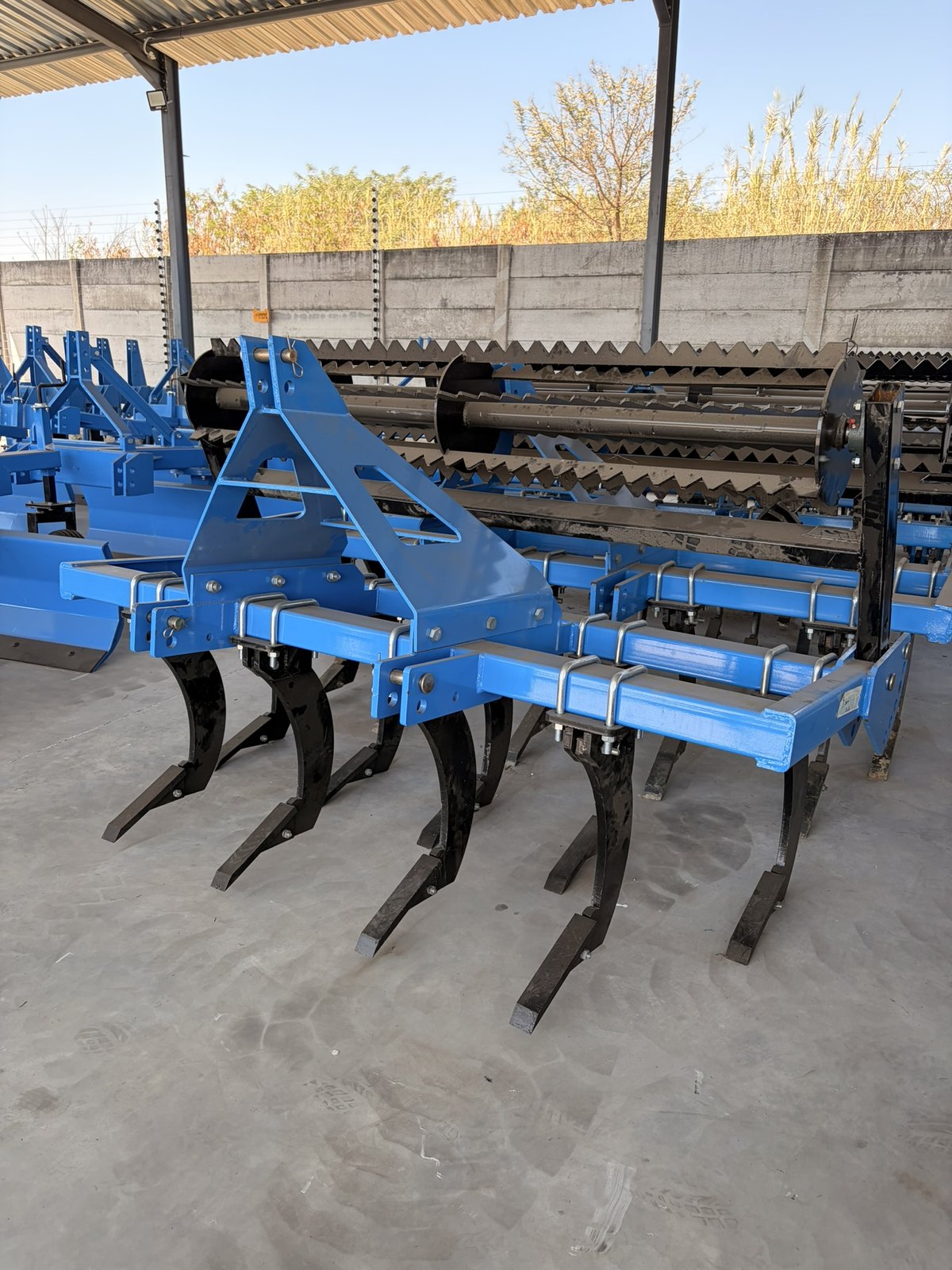 Chisel Ploughs with Roller, front view