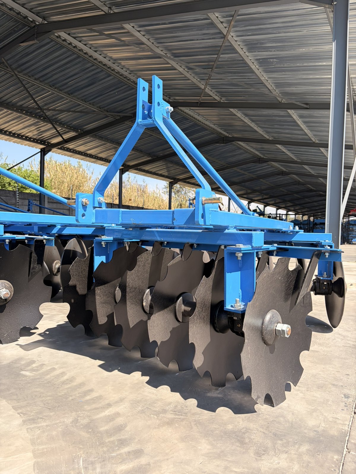 Mounted Disc Harrows, front view (frame 6)