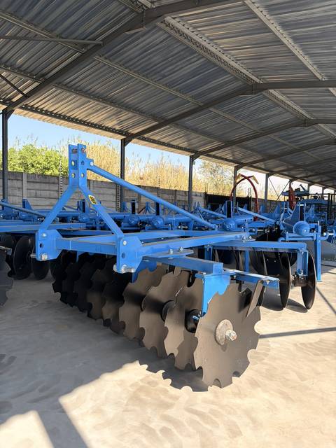 Mounted Disc Harrows, three-quarter view