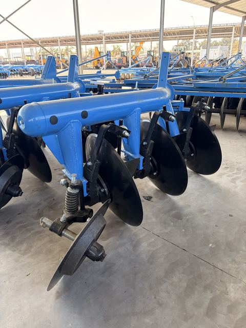 Disc Ploughs, side view