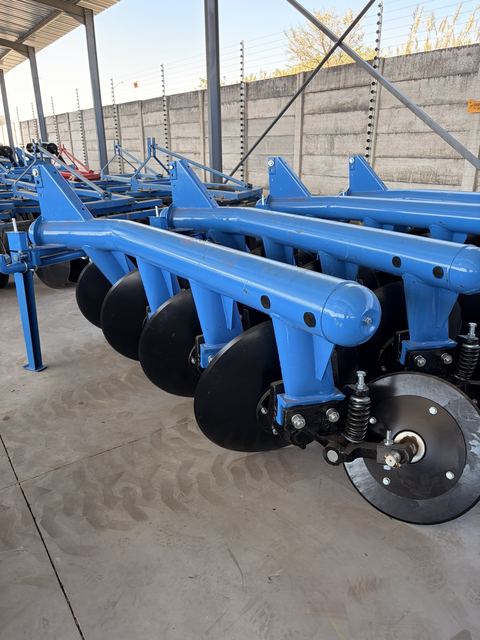 Disc Ploughs, three-quarter view