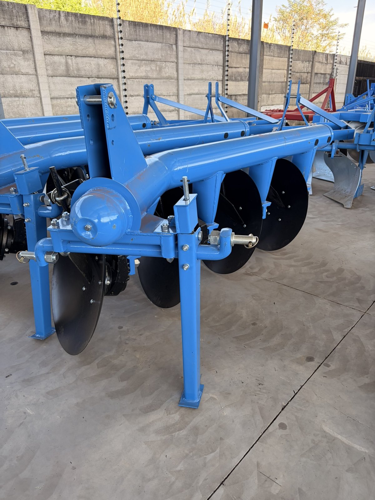 Disc Ploughs, side view (frame 4)