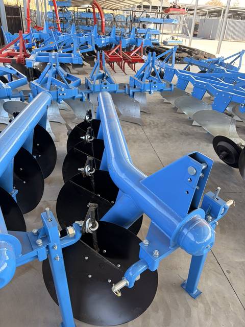 Disc Ploughs, close view (frame 10)