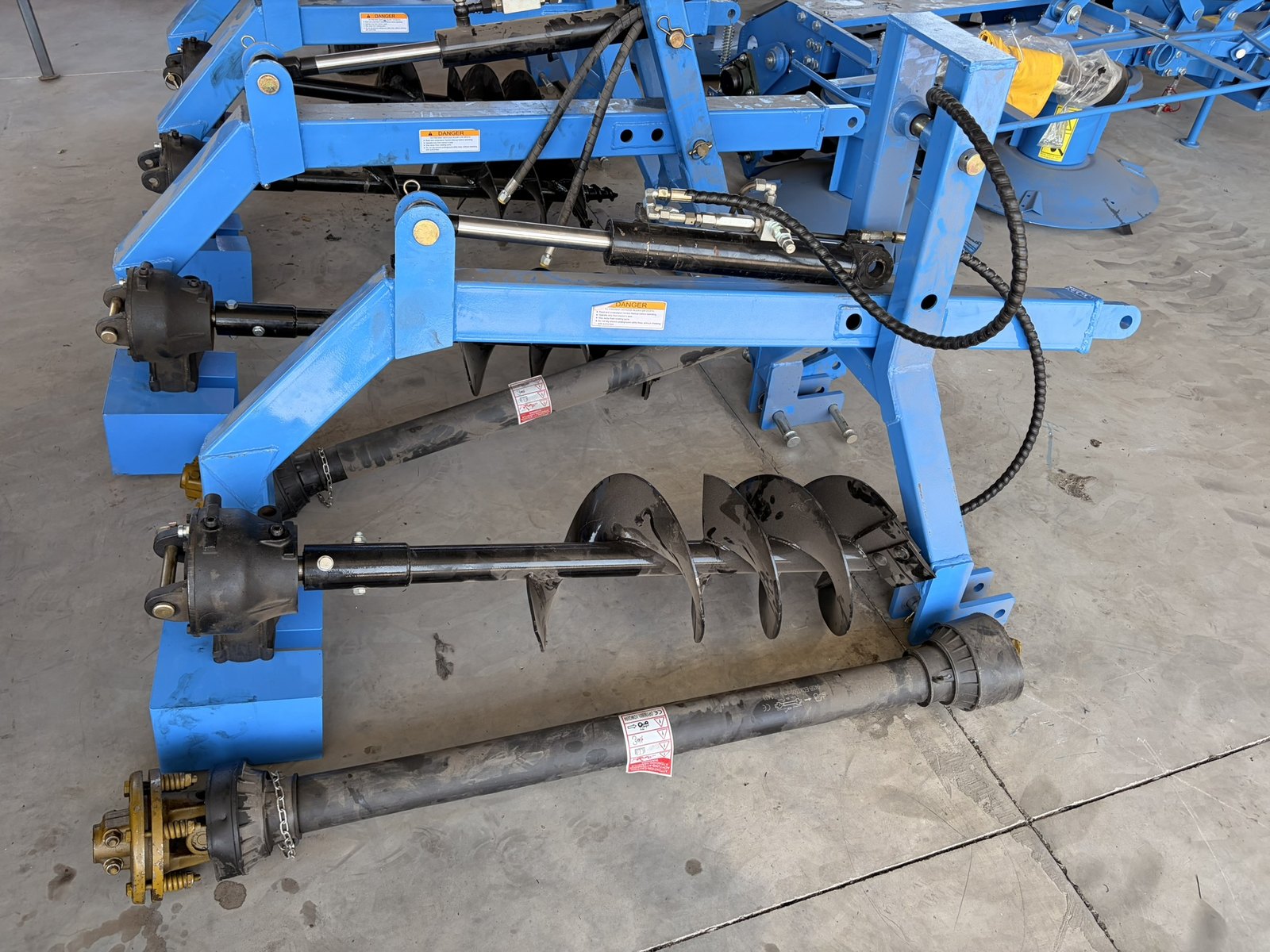 Hydraulic Post Hole Digger, 20 cm, photographed on the supplier's floor