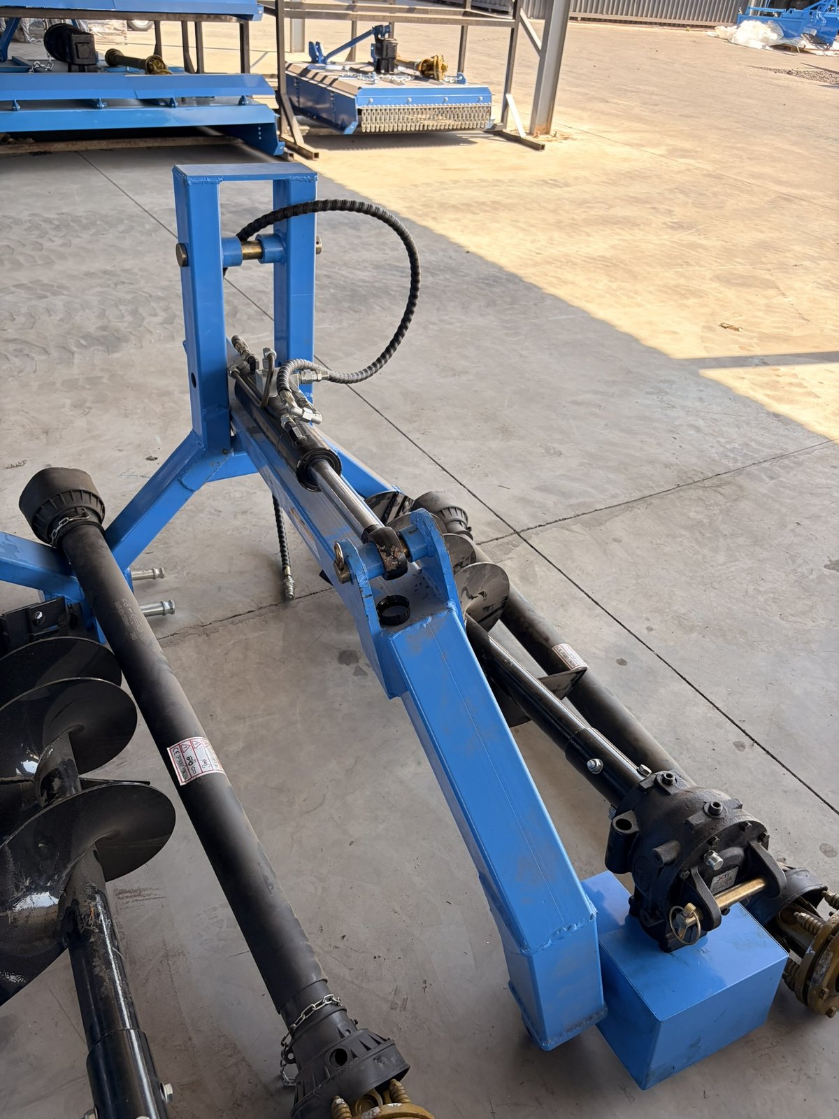 Hydraulic Post Hole Digger, 20 cm, close view (frame 4)