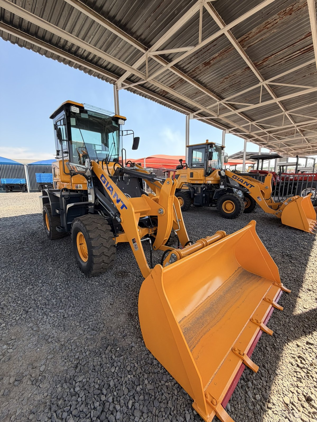 G932 Wheel Loader, 1.6 Ton, front three-quarter view