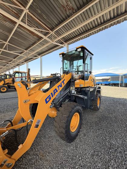 G932 Wheel Loader, 1.6 Ton, three-quarter view