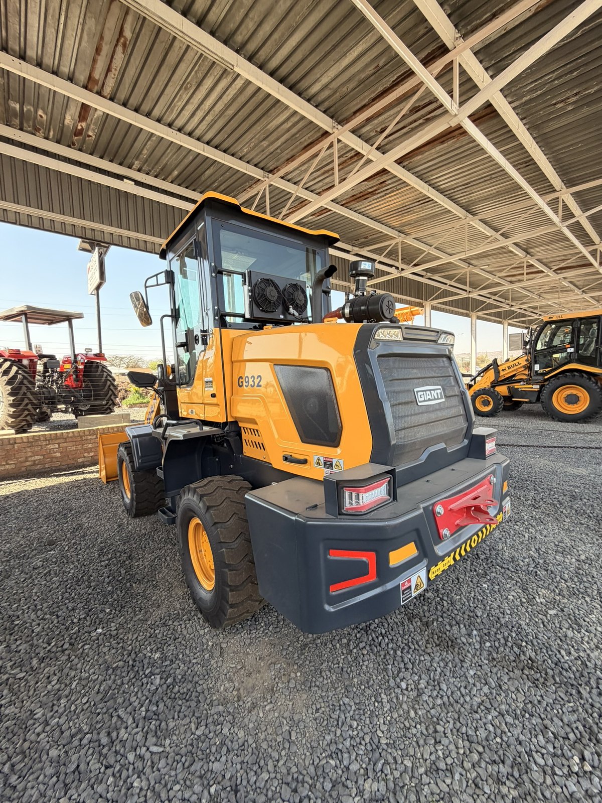 G932 Wheel Loader, 1.6 Ton, rear three-quarter view