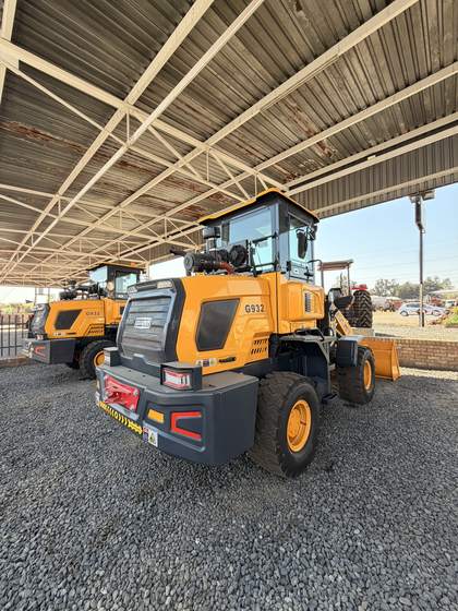G932 Wheel Loader, 1.6 Ton, rear view