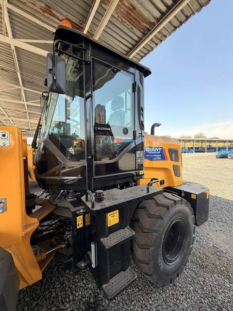 Giant Plus L936 Wheel Loader, three-quarter view