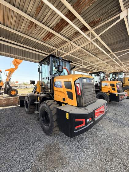 Giant Plus L936 Wheel Loader, rear three-quarter view