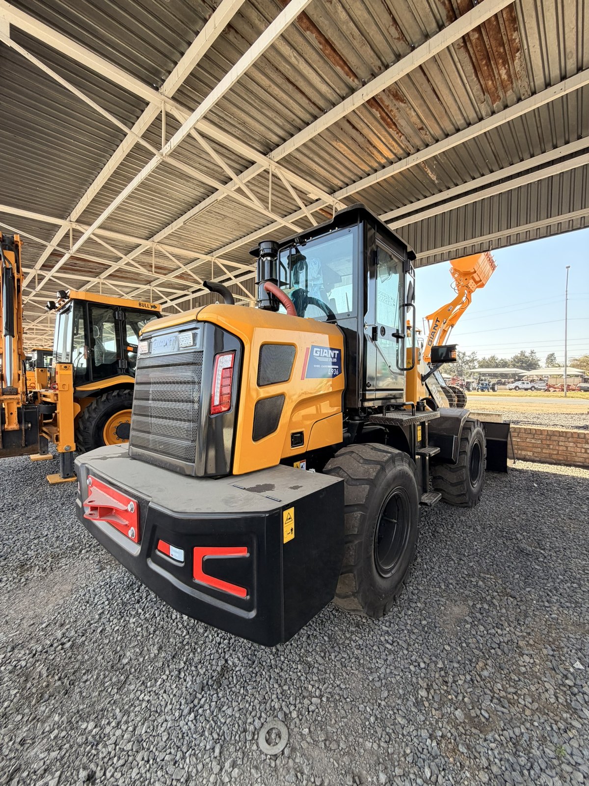 Giant Plus L936 Wheel Loader, rear three-quarter view (frame 5)