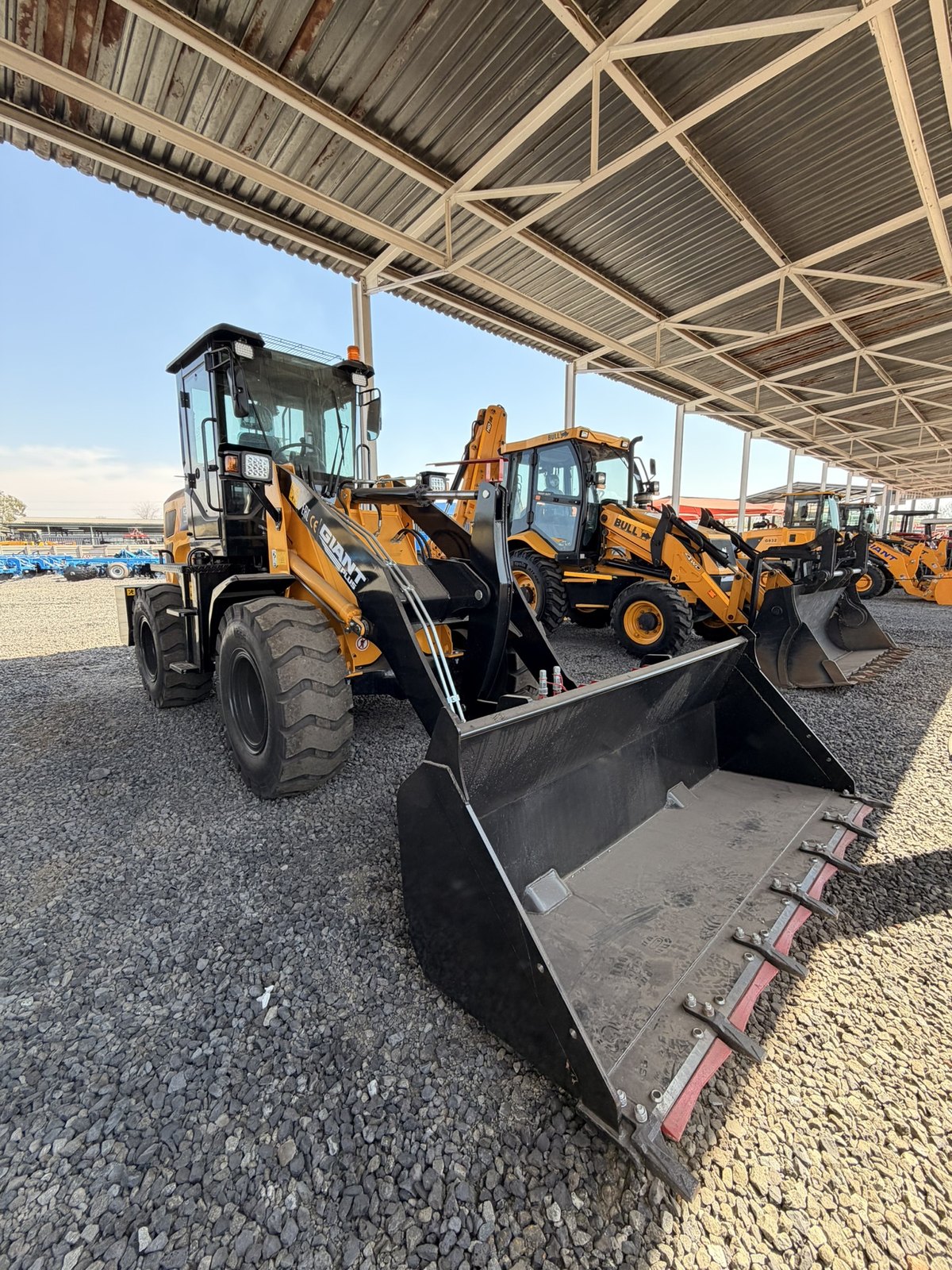 Giant Plus L936 Wheel Loader, front three-quarter view