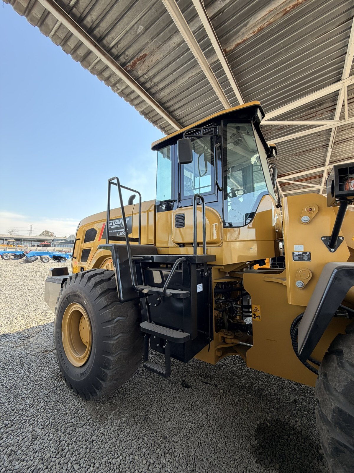 Giant Plus LA956 Wheel Loader, three-quarter view