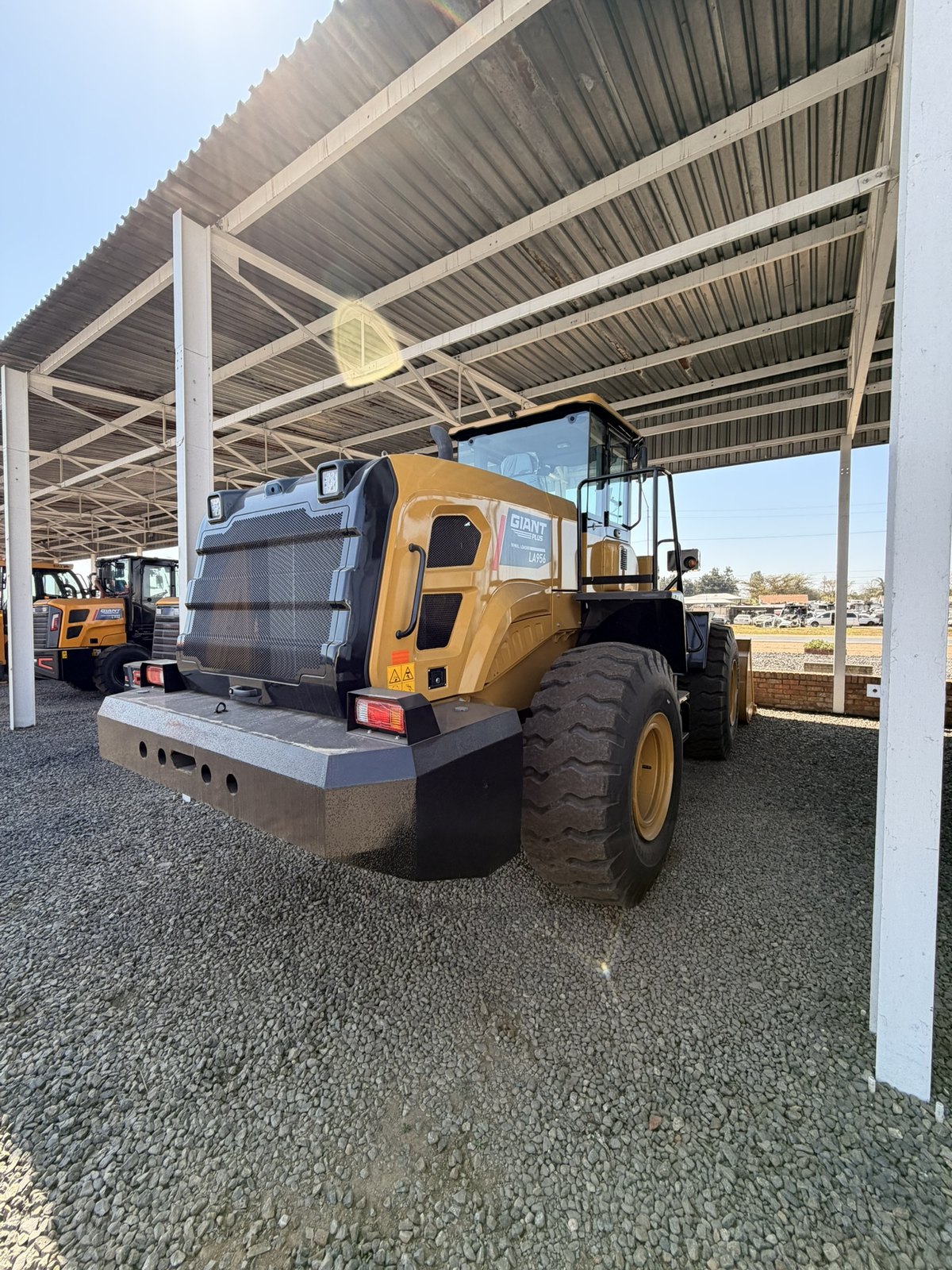 Giant Plus LA956 Wheel Loader, rear three-quarter view