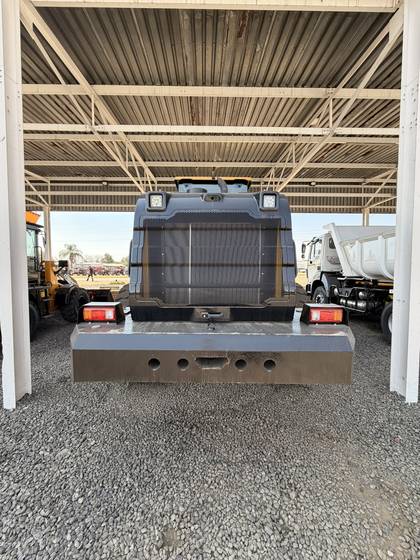 Giant Plus LA956 Wheel Loader, front view