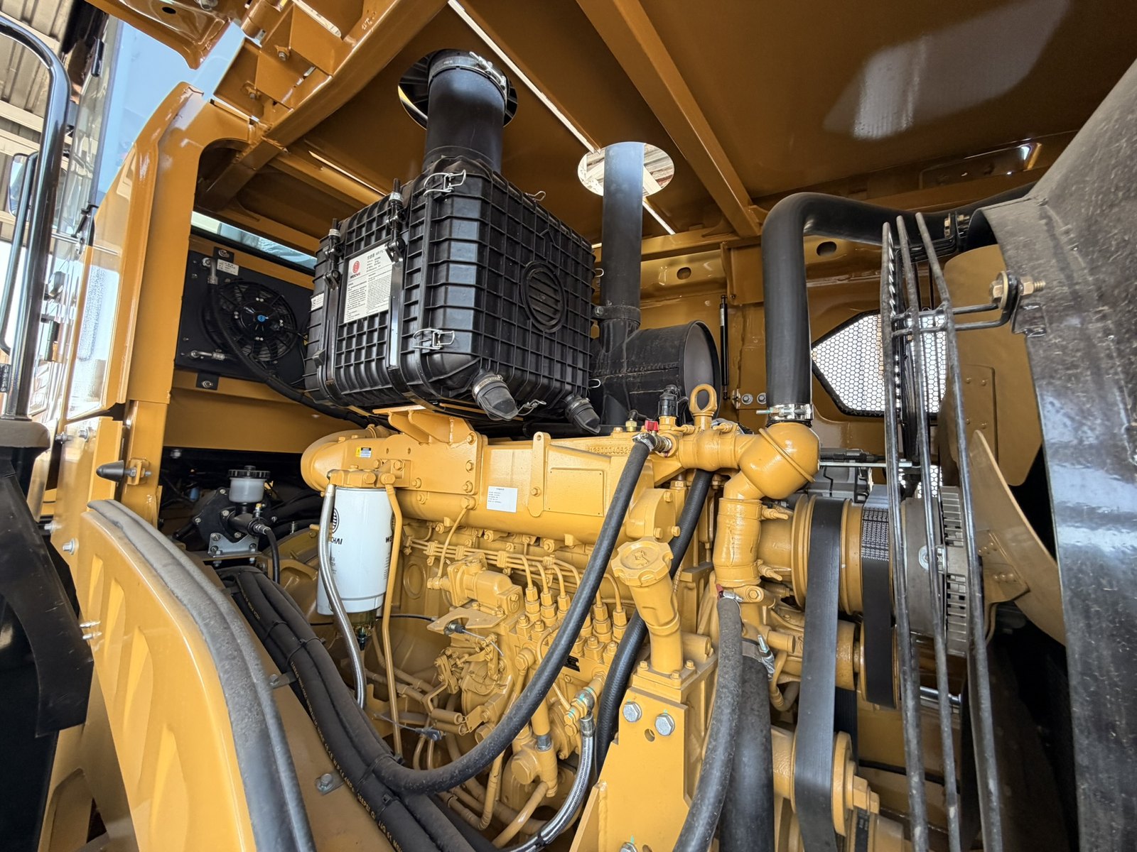 Giant Plus LA956 Wheel Loader, engine bay