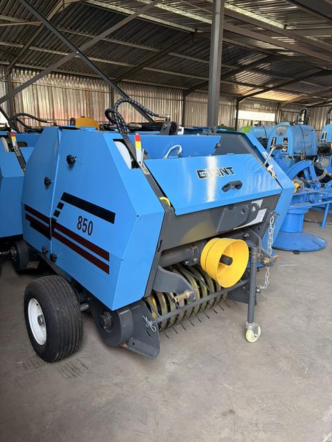 Mini Round Baler, three-quarter view