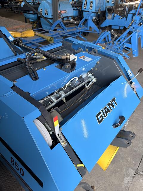 Mini Round Baler, three-quarter view (frame 6)