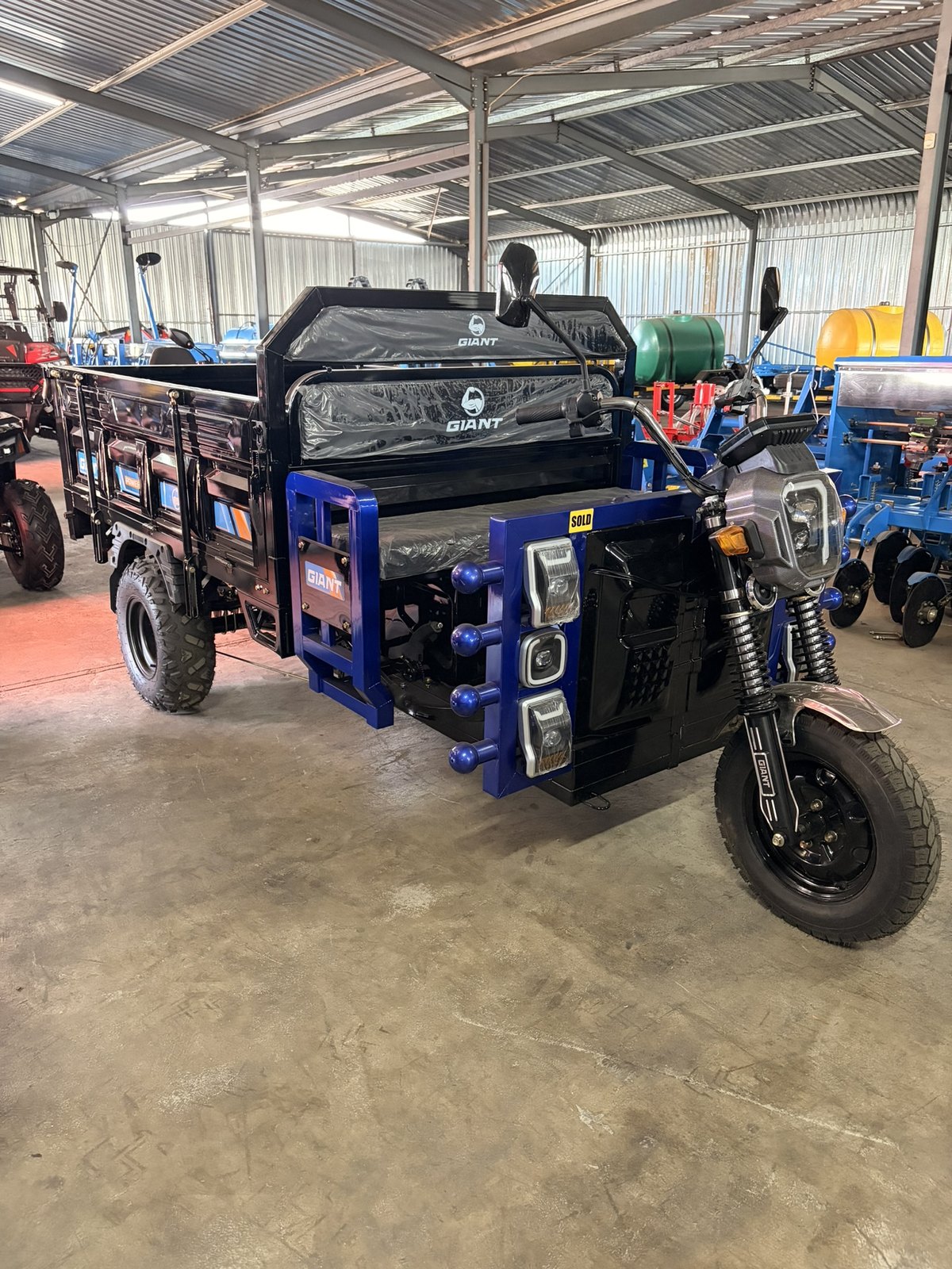 Electric Lithium Scooter, 1 Ton, three-quarter view