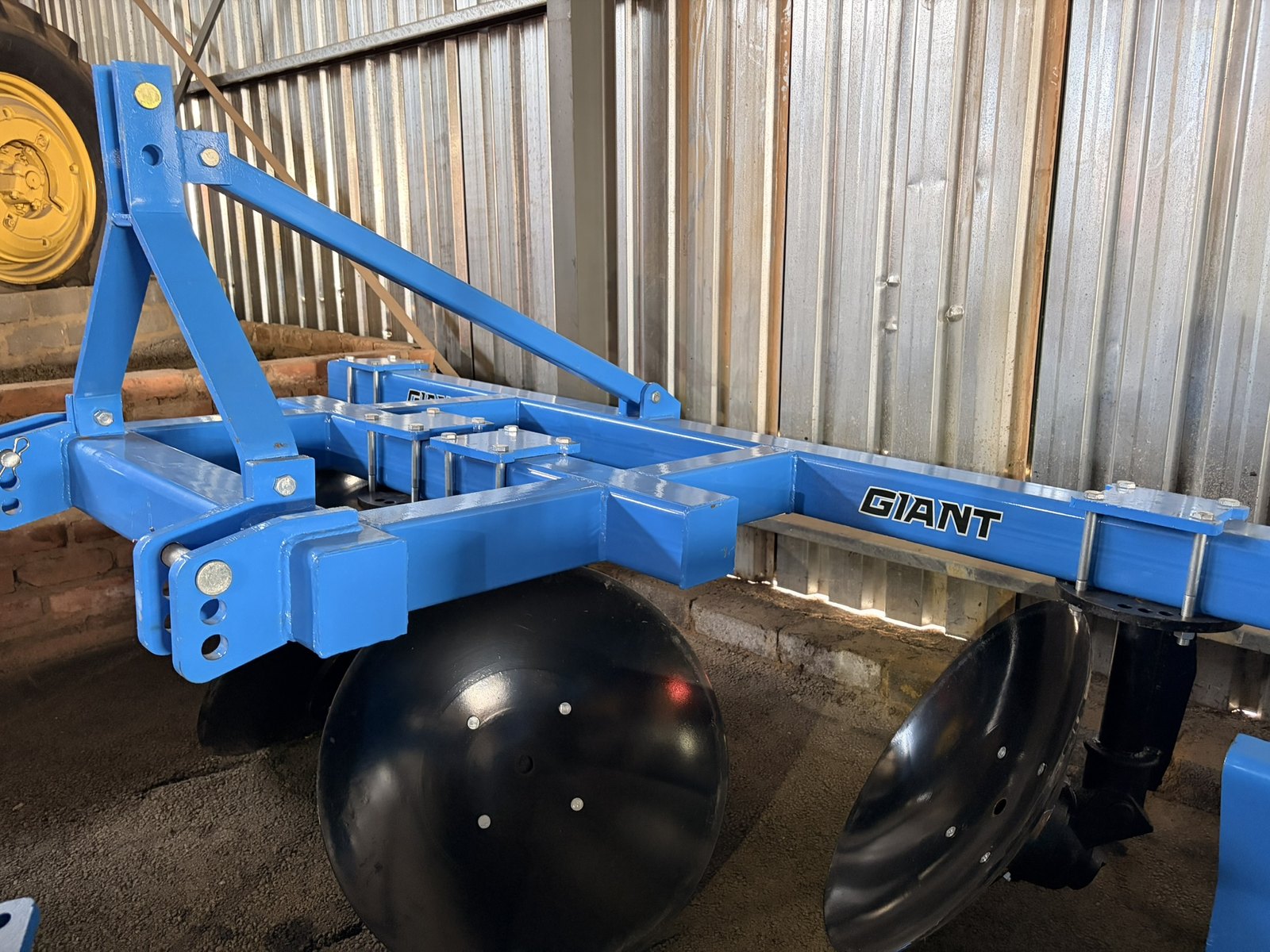 Disc Ridgers, close view (frame 5)