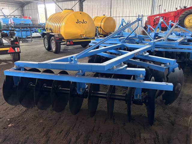 Mounted Disc Harrows, side view (frame 8)