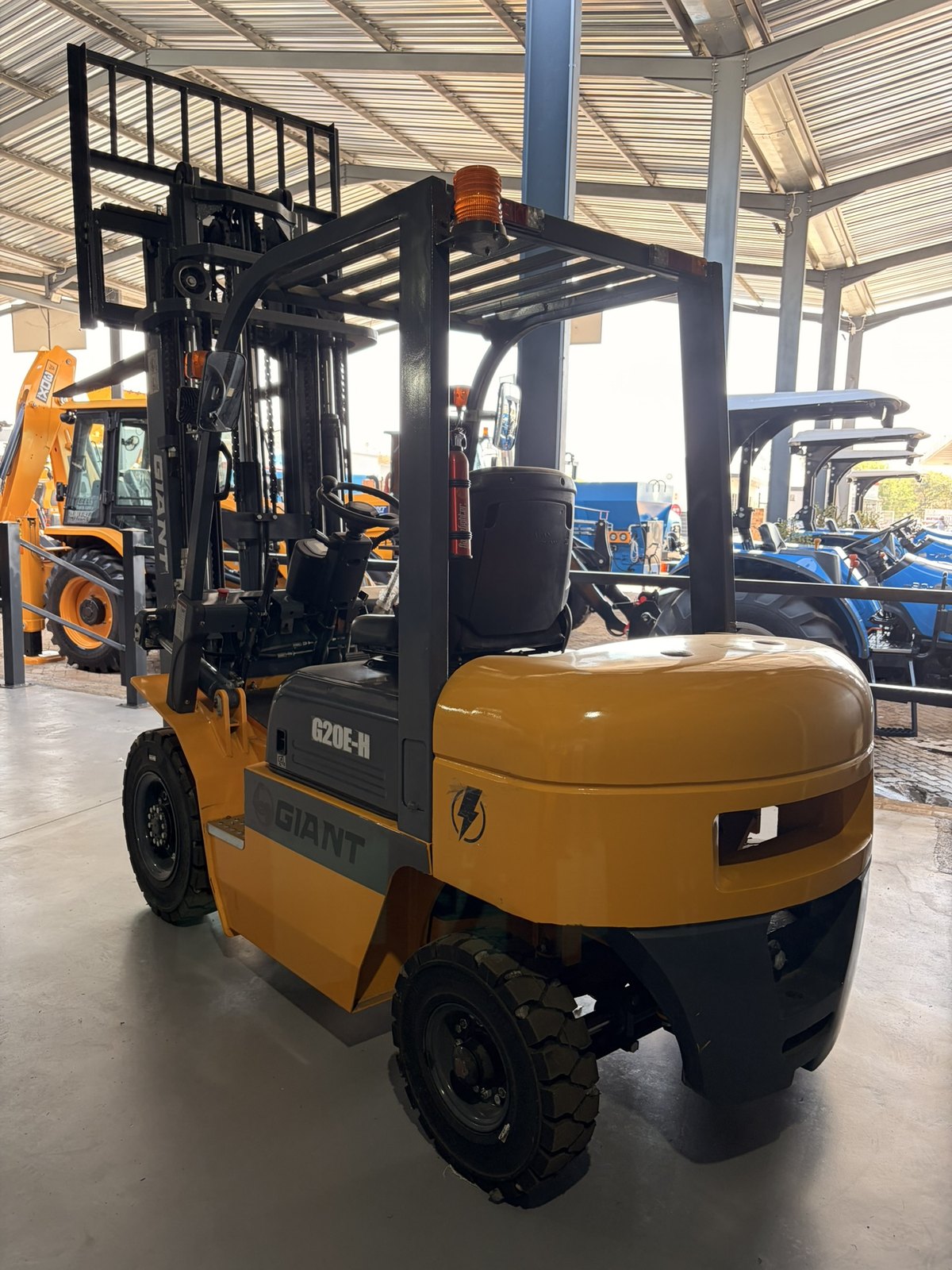 Electric Forklift, 4.5 m, 3 Stage, rear three-quarter view
