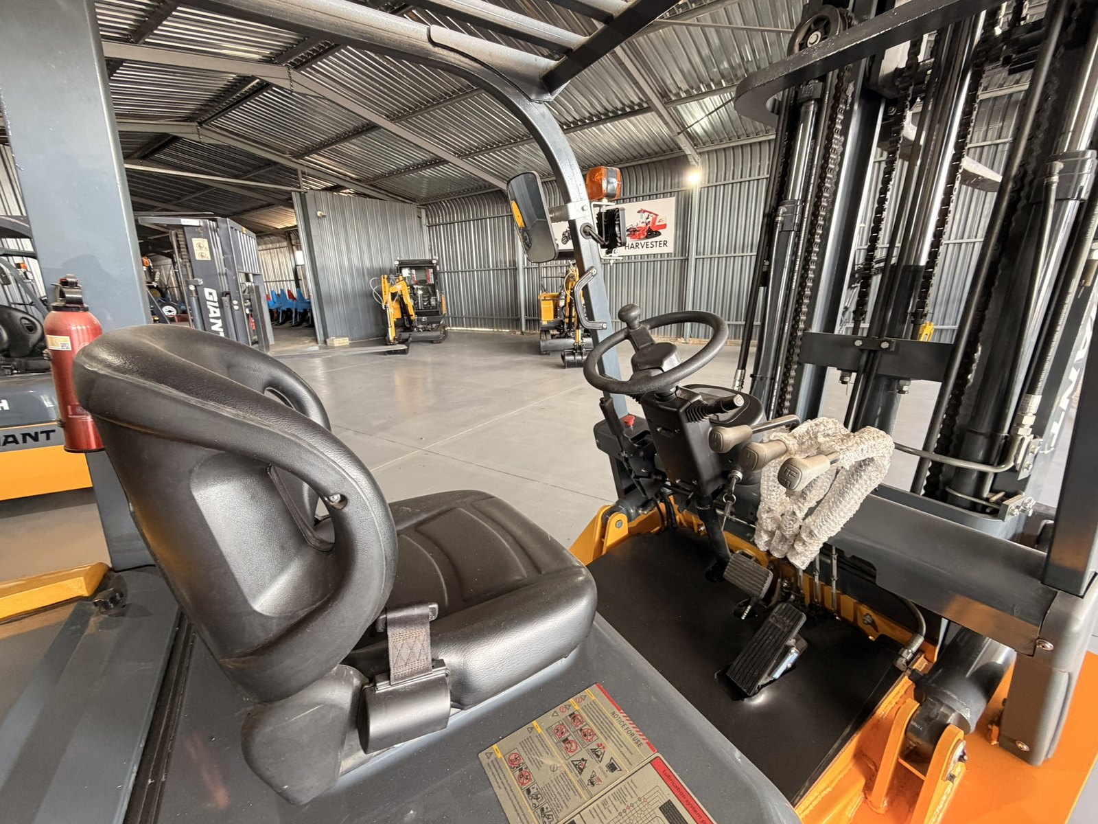 Electric Forklift, 4.5 m, 3 Stage, close view