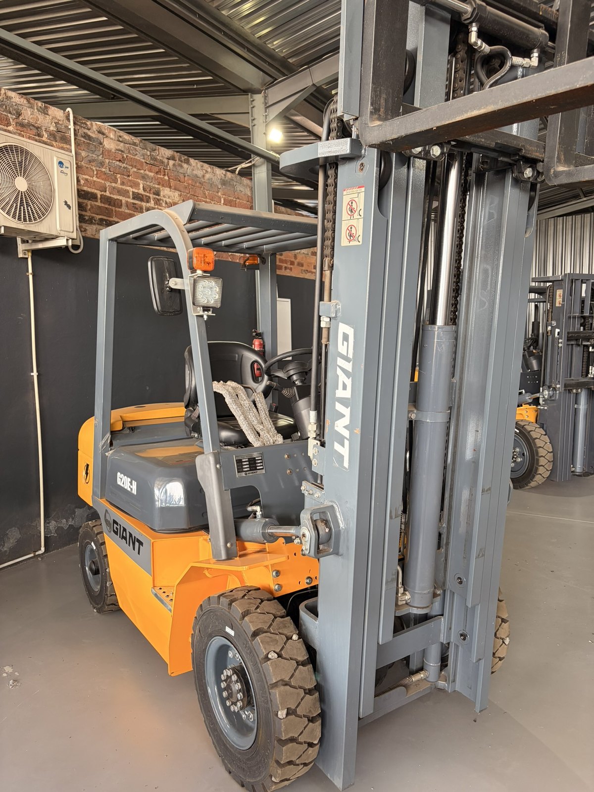 Electric Forklift, 4.5 m, 3 Stage, front three-quarter view