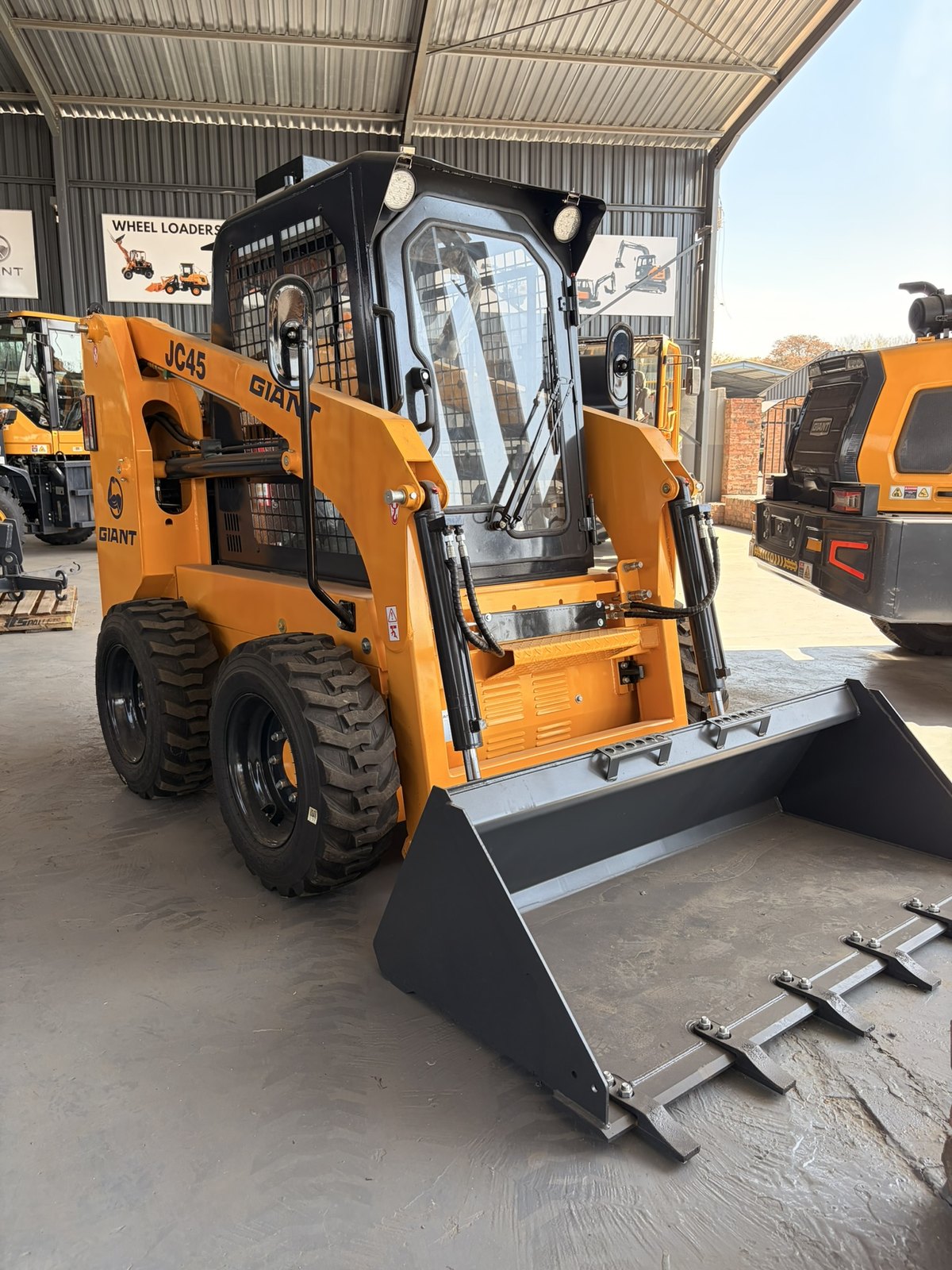 JC45 Skidsteer Loader, front three-quarter view