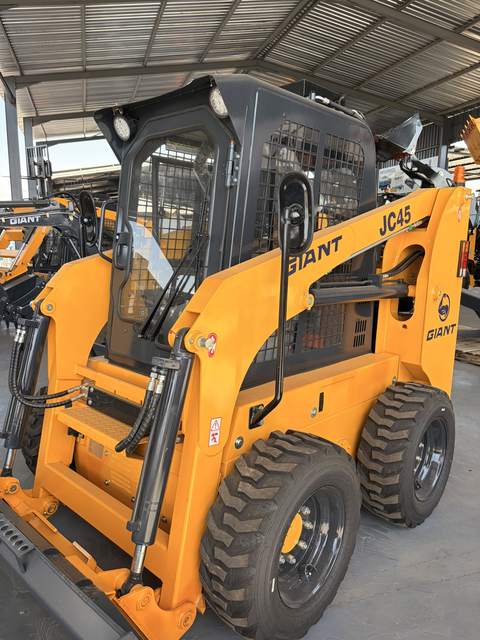 JC45 Skidsteer Loader, side view