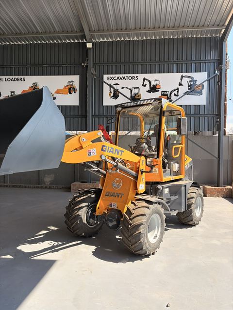 LY908C Wheel Loader, 800 kg, three-quarter view