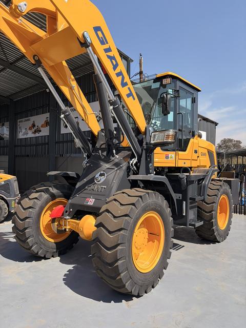 G949 Wheel Loader, 2.5 Ton, front three-quarter view