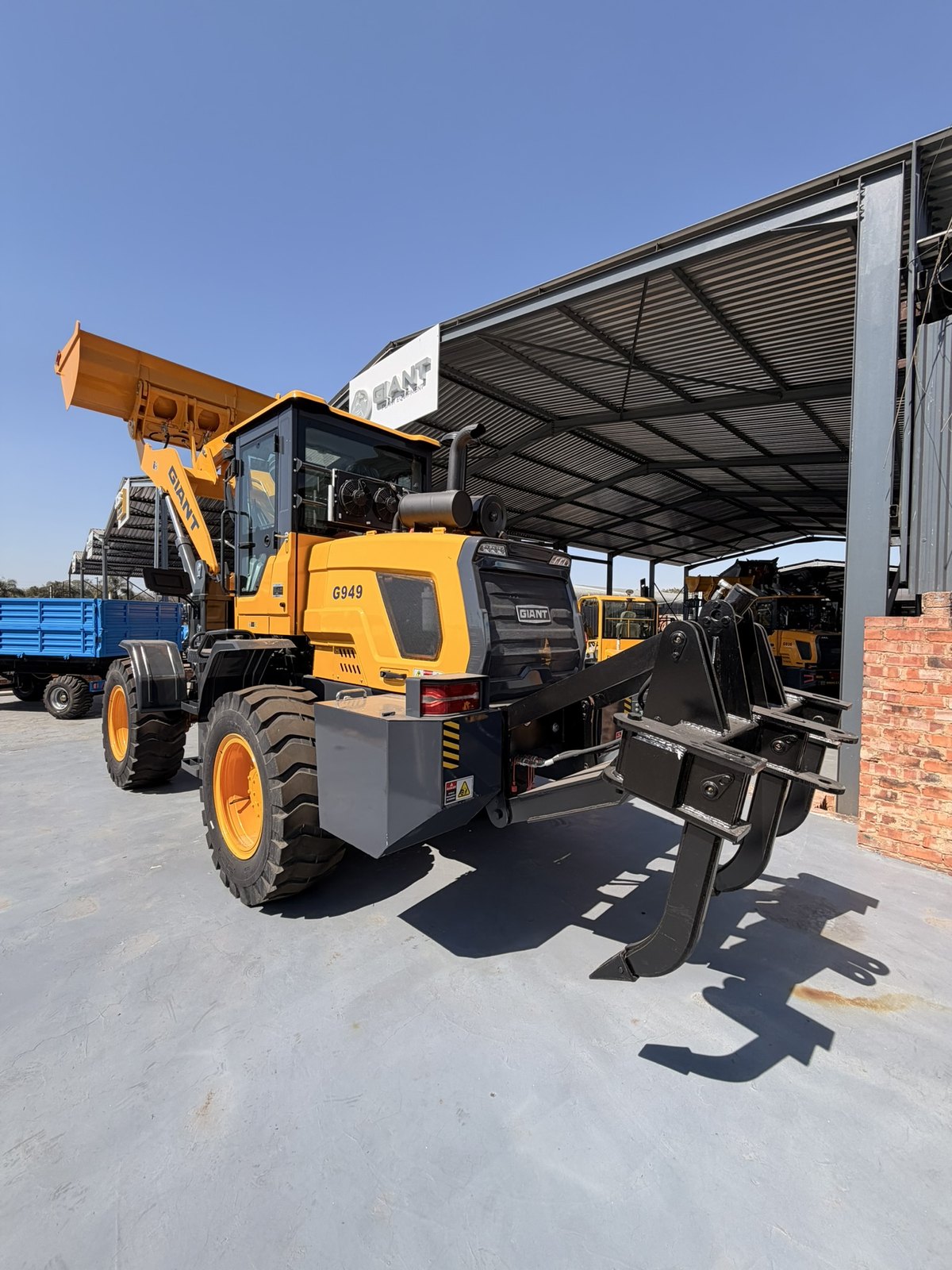G949 Wheel Loader, 2.5 Ton, photographed on the supplier's floor