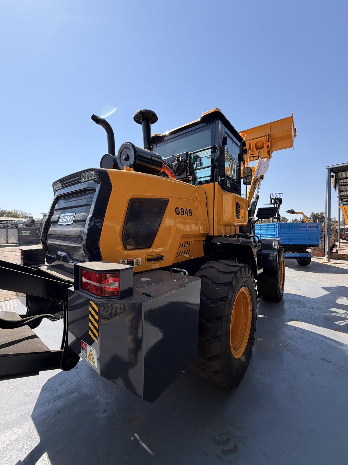 G949 Wheel Loader, 2.5 Ton, photographed on the supplier's floor (frame 9)
