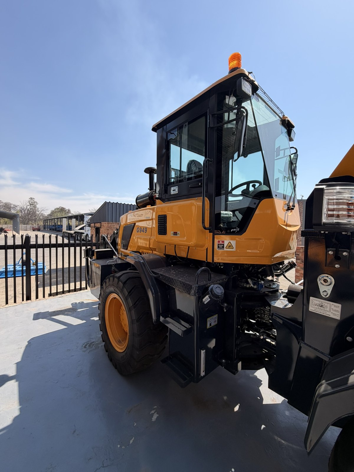 G949 Wheel Loader, 2.5 Ton, rear three-quarter view