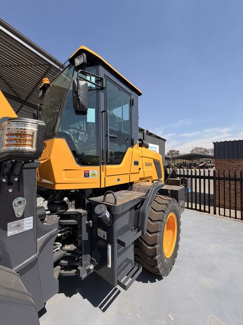 G949 Wheel Loader, 2.5 Ton, side view (frame 11)
